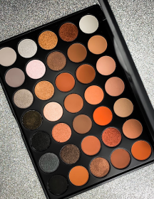 High Pigment Eyeshadow Palette (Color: Straight Fire)